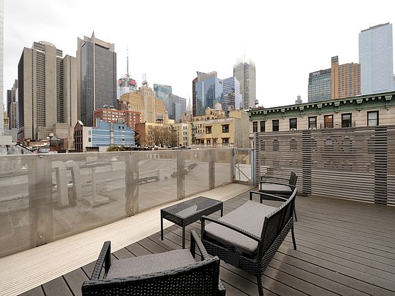 4th image of 440 W 45th St #2A
