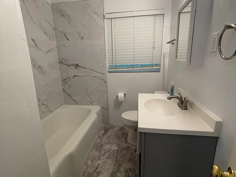 1524 NE 8th St — Photo 14