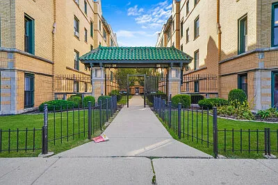 2340 N Spaulding Ave #1B — Photo 10