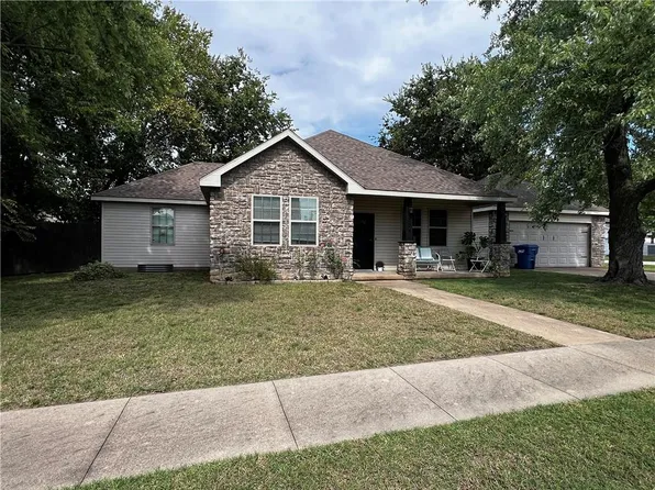 334 E 15th St, Baxter Springs, KS 66713