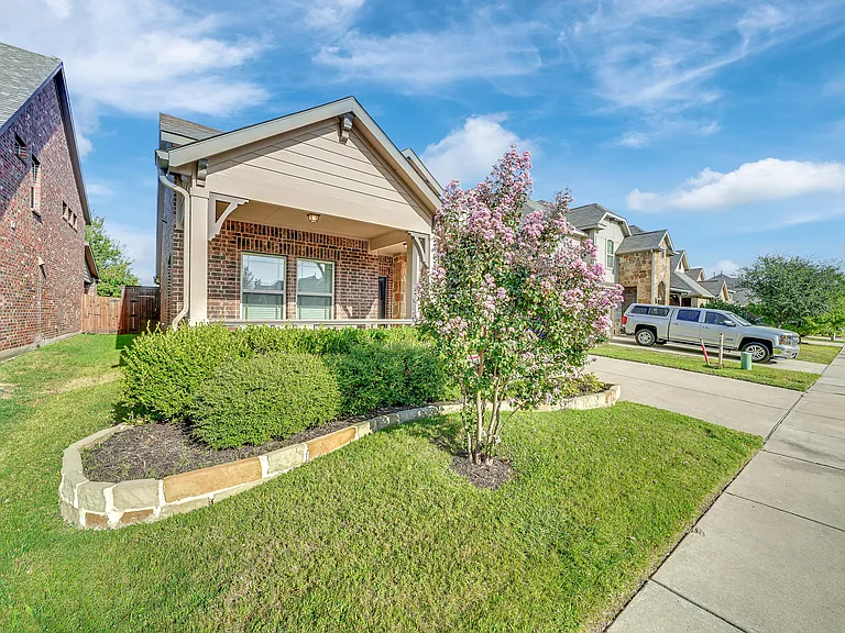 5805 Zinnia Dr — Photo 3