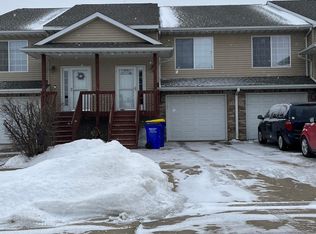545 E Goldfinch Dr, Tiffin, IA 52340