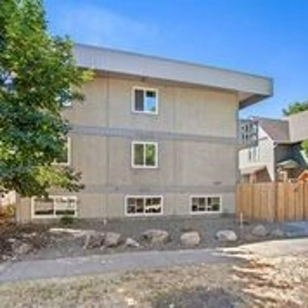 1907 W Broadway Ave — Photo 2