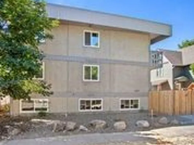 1907 W Broadway Ave — Photo 2