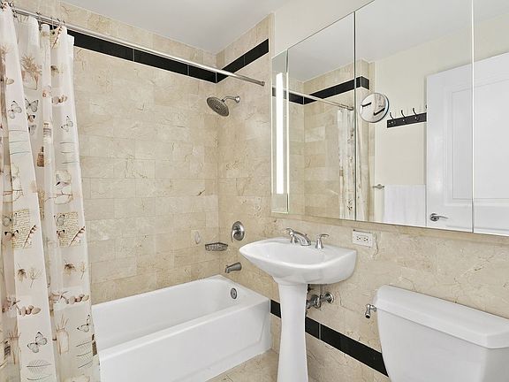 4th image of 20 West St APT 33A