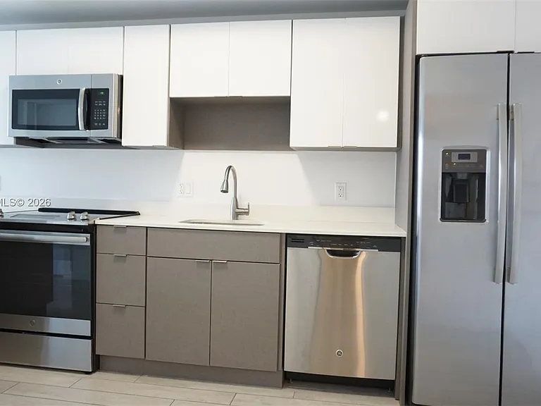 321 NE 26th St #705 — Photo 3