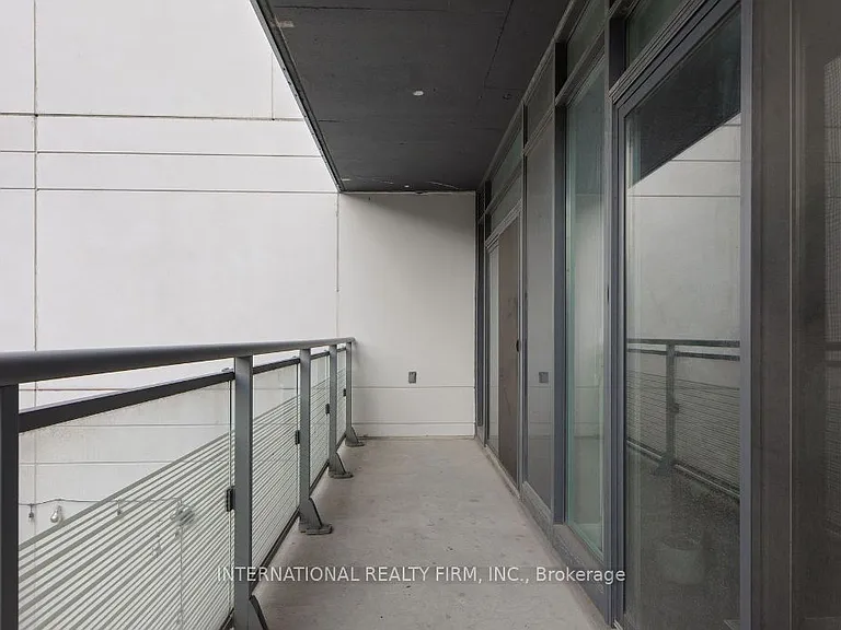 525 Adelaide St W #LPH35 — Photo 29