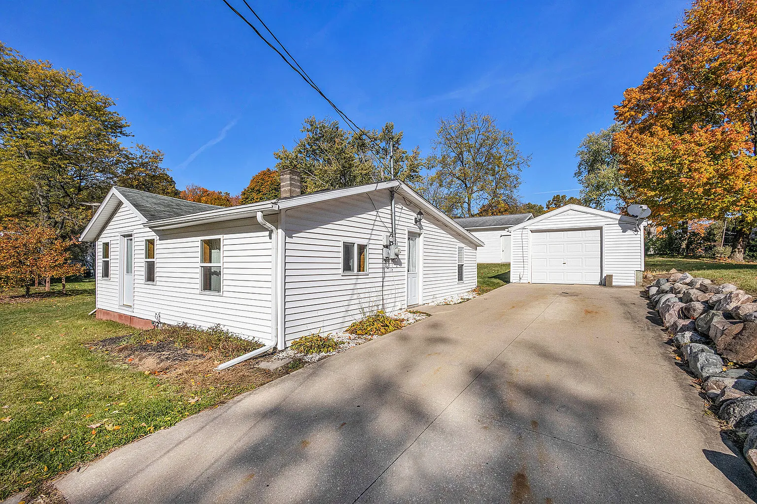 123 W Nelson St photo 1