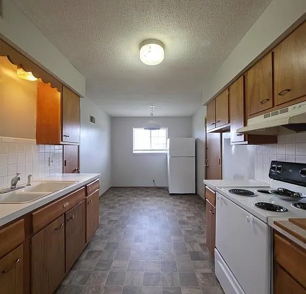 3316 S Oxford Ave #C — Photo 4