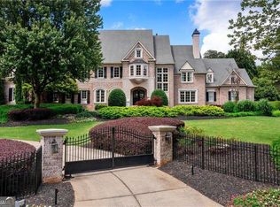 570 Stonemoor Cir, Roswell, GA 30075