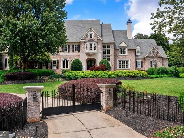 570 Stonemoor Cir, Roswell, GA 30075