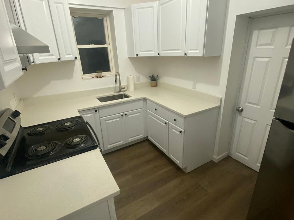 1st image of 284 Revere Ave Floor 1