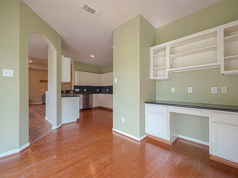 14403 Vlasta St — Photo 16