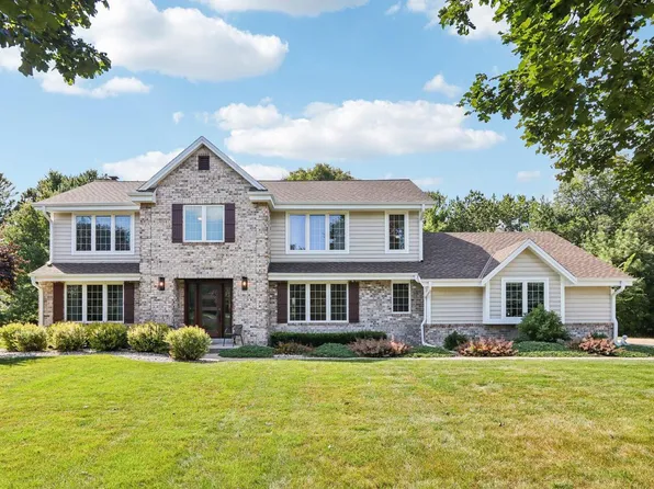 W249S6145 Deerfield CIRCLE, Waukesha, WI 53189