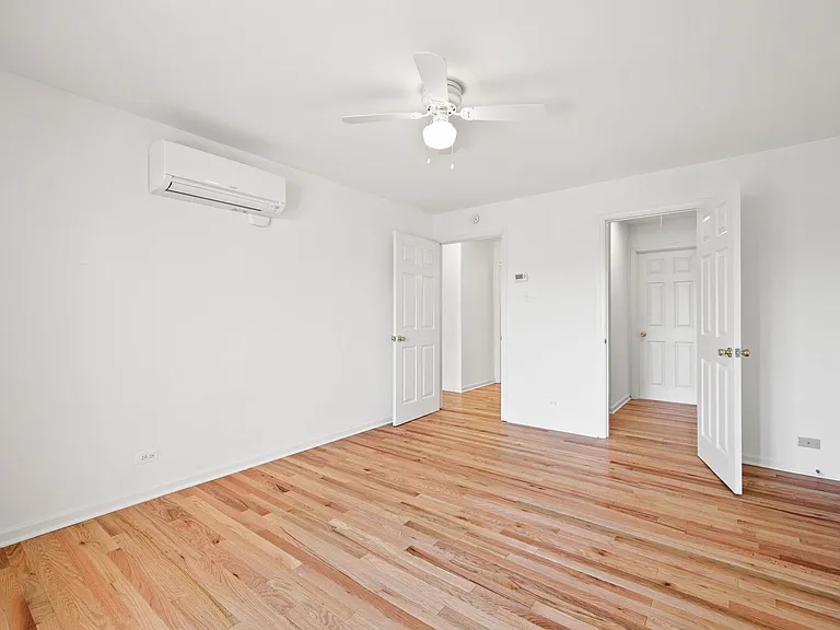 Emerald Court Apartments — Photo 8