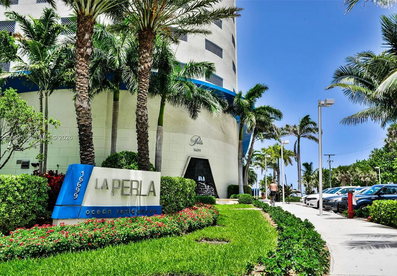 La Perla Condo — Photo 1