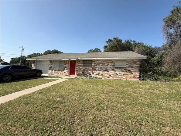 206 W Lott Ave, Aransas Pass, TX 78336