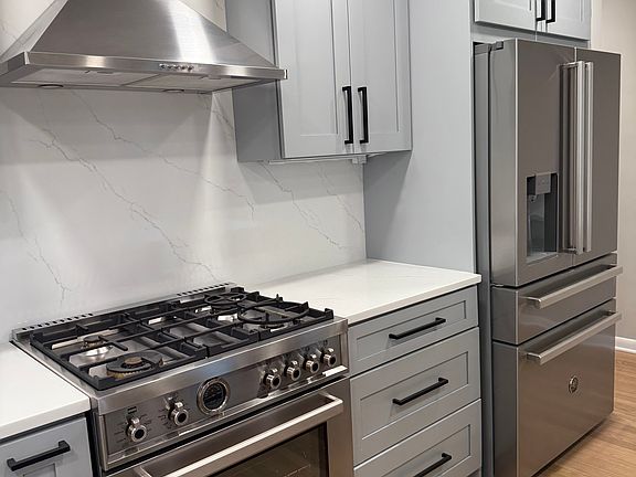 3rd image of 102 N Fairfax St