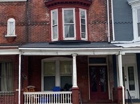 518 W Tilghman Street, 3