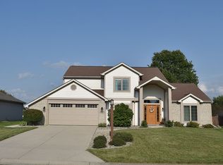 11312 Saint Ives Dr, Fort Wayne, IN 46818