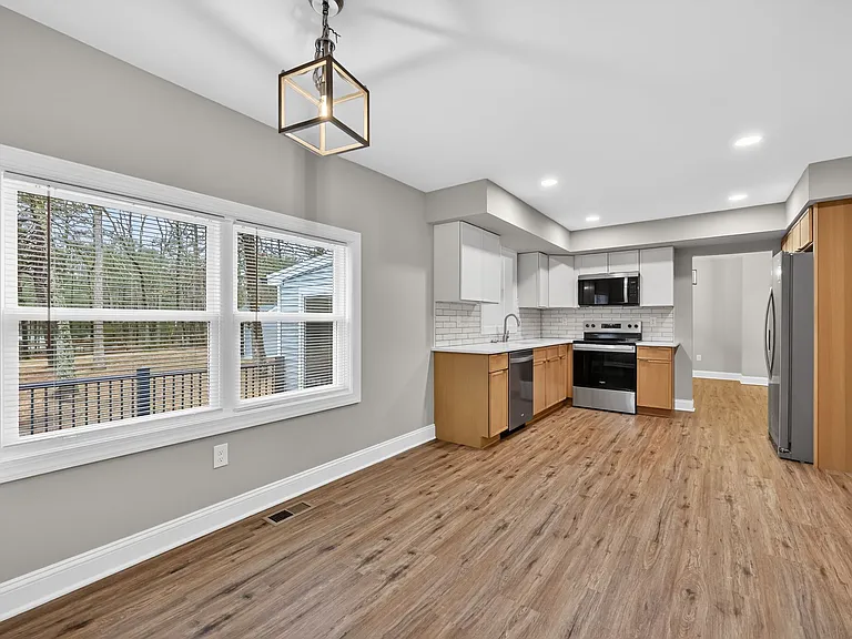 1392 Stokes Rd — Photo 20