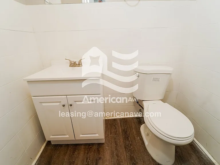 815373_014_wm_-_bathroom_13289239.jpg