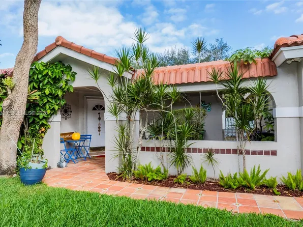 1327 Seagrape Cir, Fort Lauderdale, FL 33326