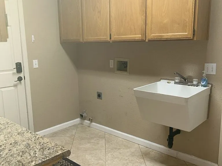 2501 Palmer Cir — Photo 12