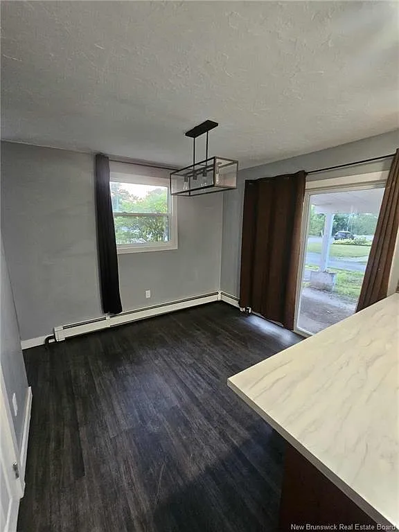 4 bed, 2.0 bath, 1830 sqft, $2,300 — Photo 4