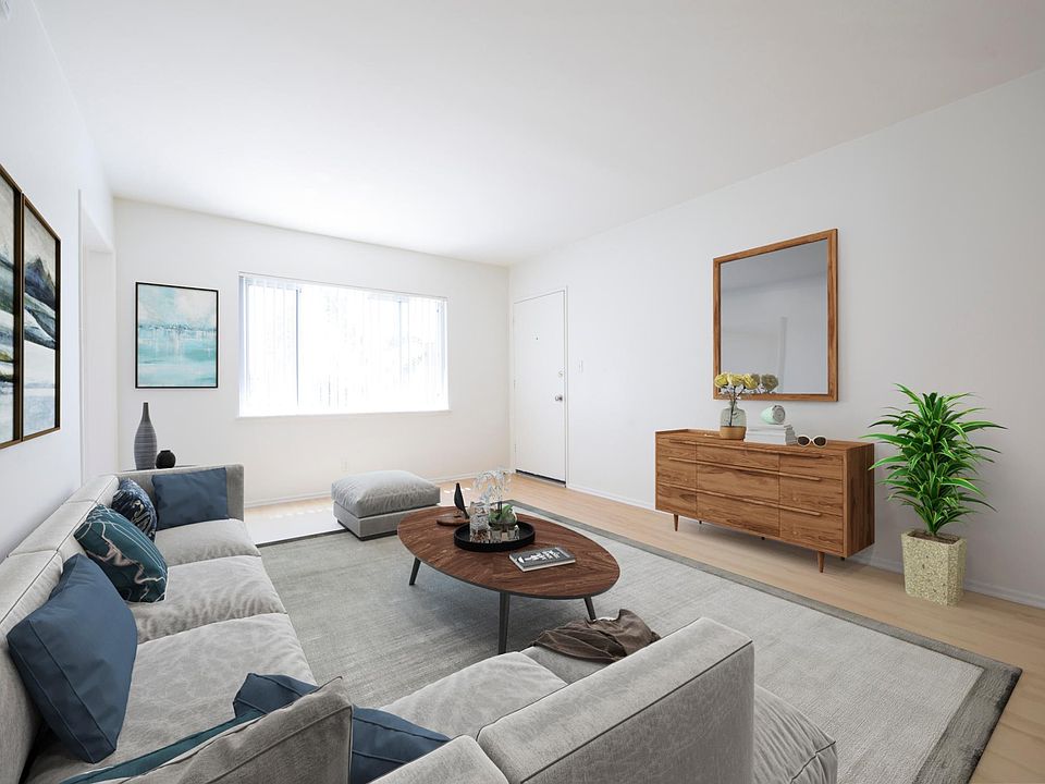 Staged photo, apartment is not furnished