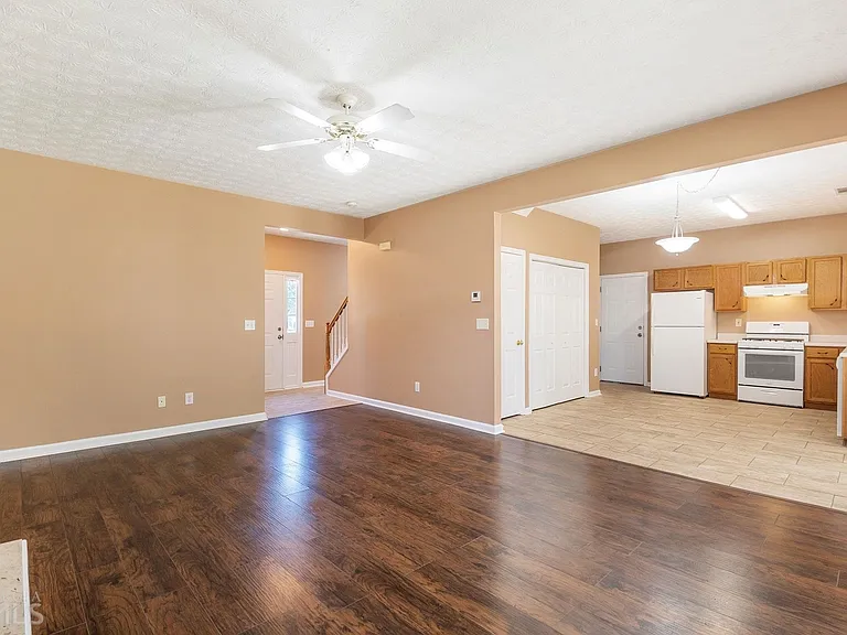 4313 Catalpa Ct — Photo 11