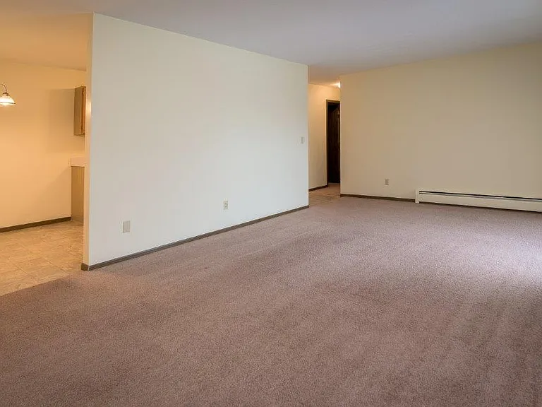 Silver Oaks Court Apartments — Photo 12