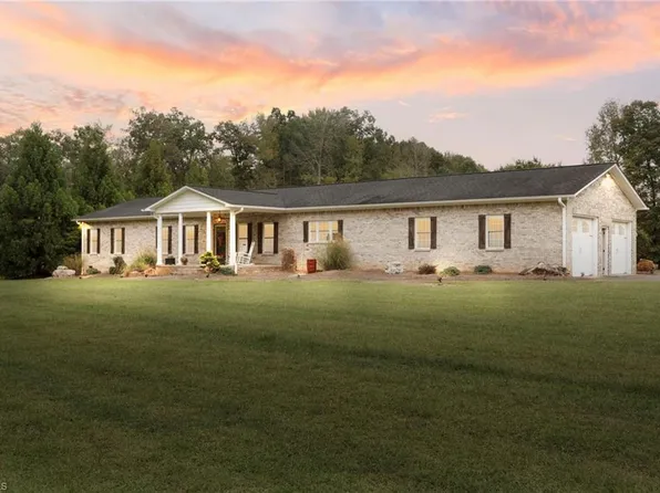 197 Dare Ln, Advance, NC 27006