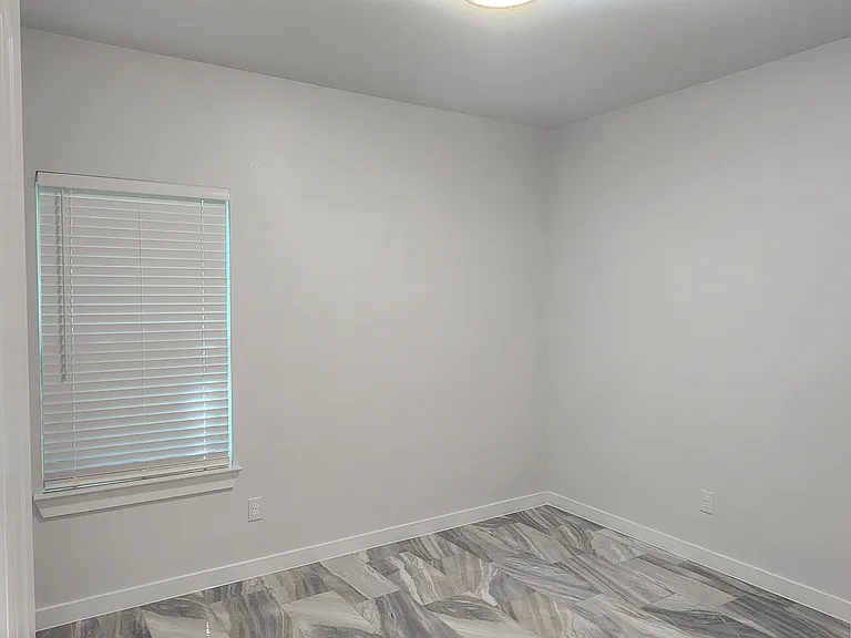 313 Clarence St #315 — Photo 8