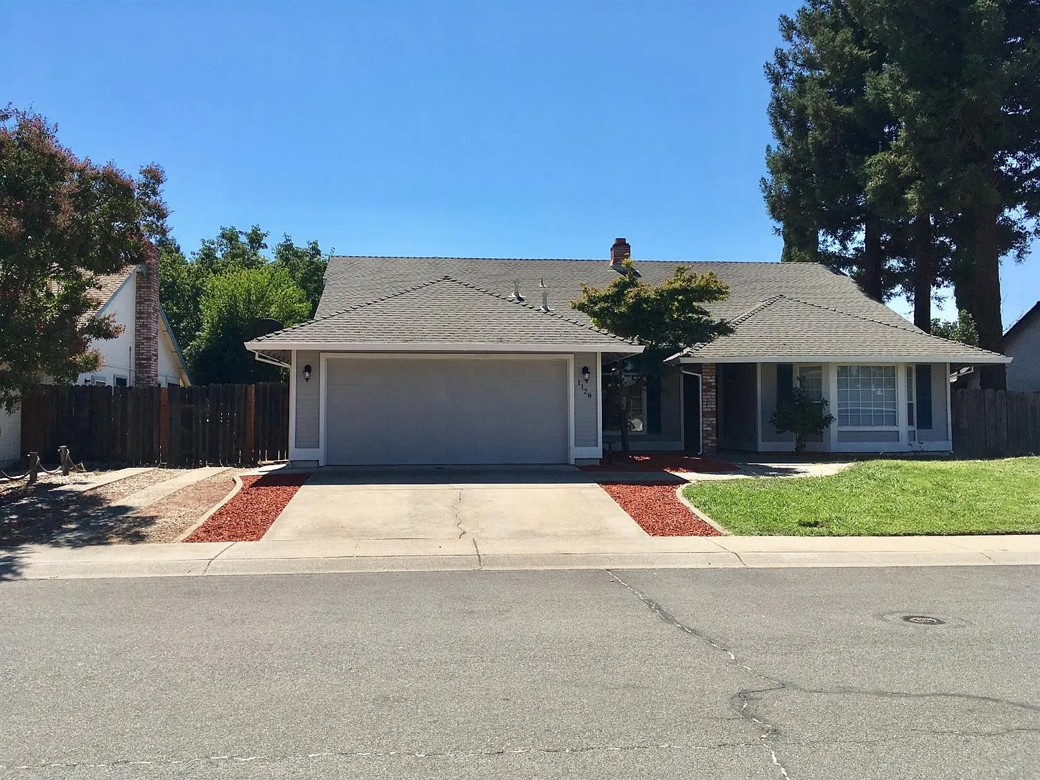 1128 Whitney Dr photo 1
