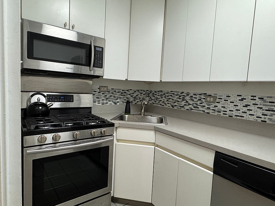 1st image of 300 E 40th St APT 9P