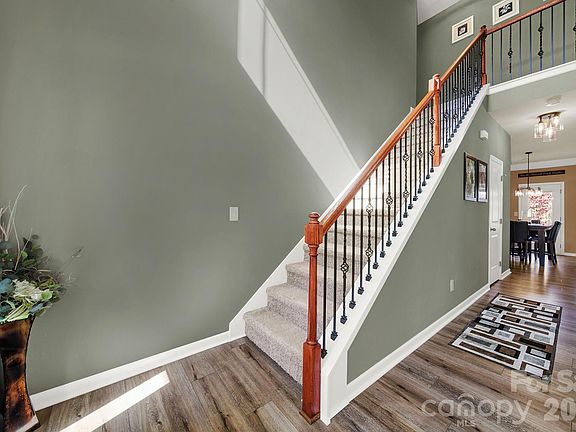 3rd image of 146 Cole Dr
