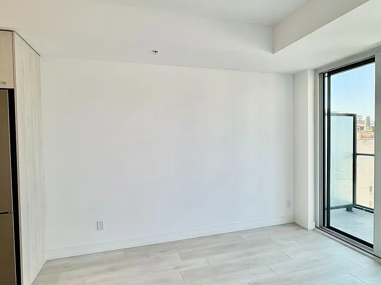 75 James St S #901 — Photo 15