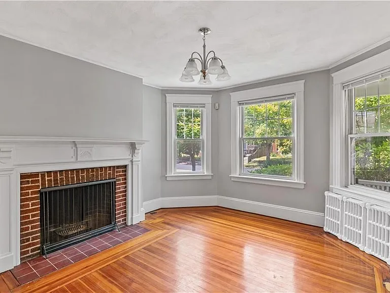 155 Irving Ave — Photo 3