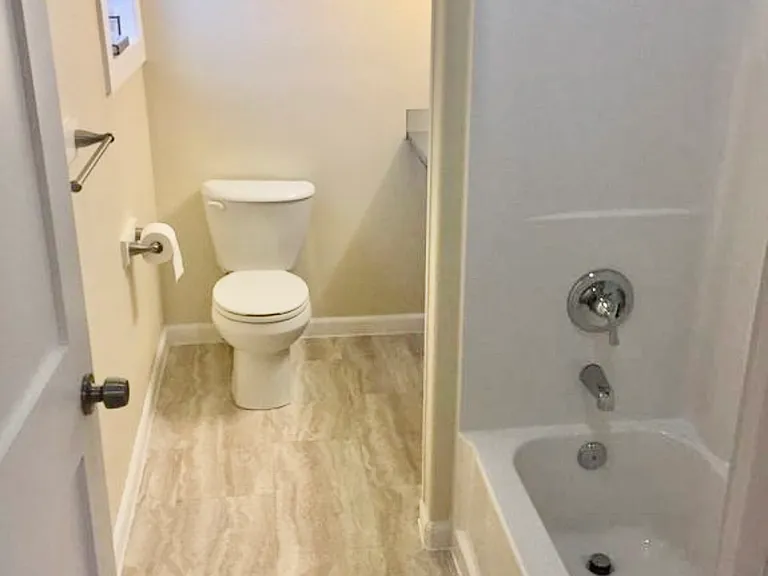 290 SE Bush St #C — Photo 6