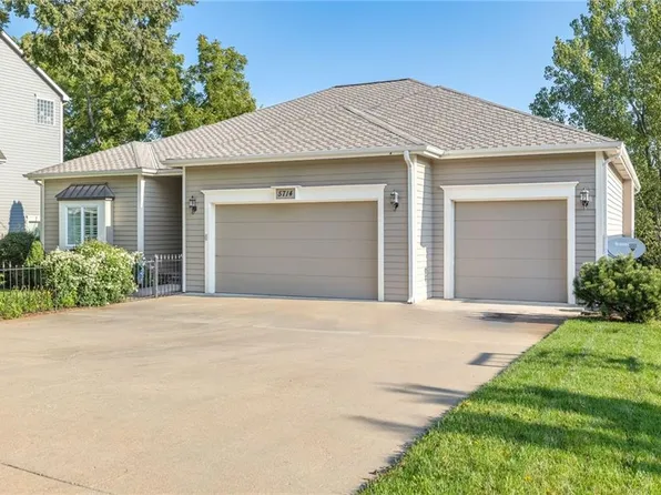 5714 Longleaf Dr, Lawrence, KS 66049