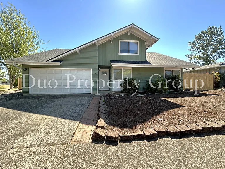 2035 Harvard Dr — Photo 1