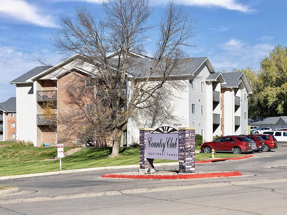 Country Club Apartments