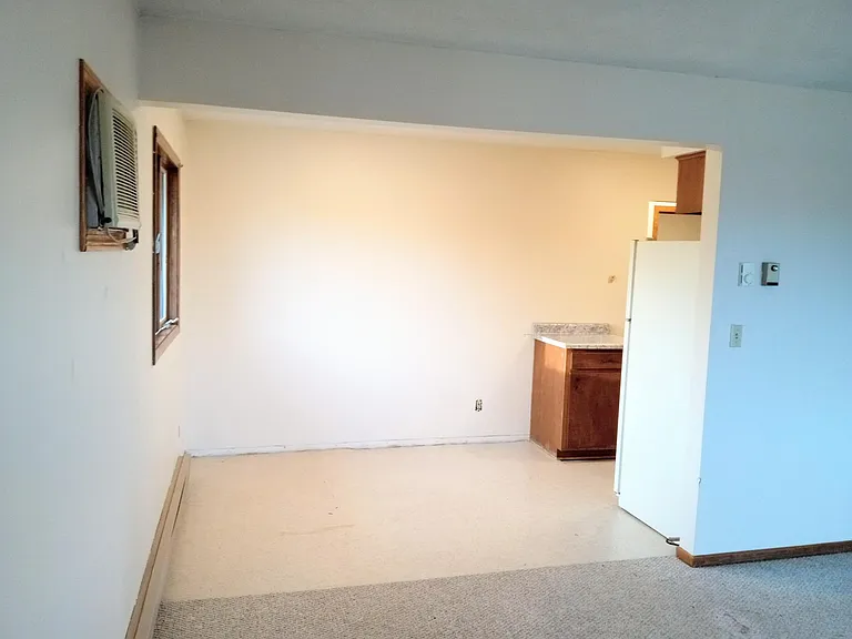 513 13th St E #3 — Photo 2