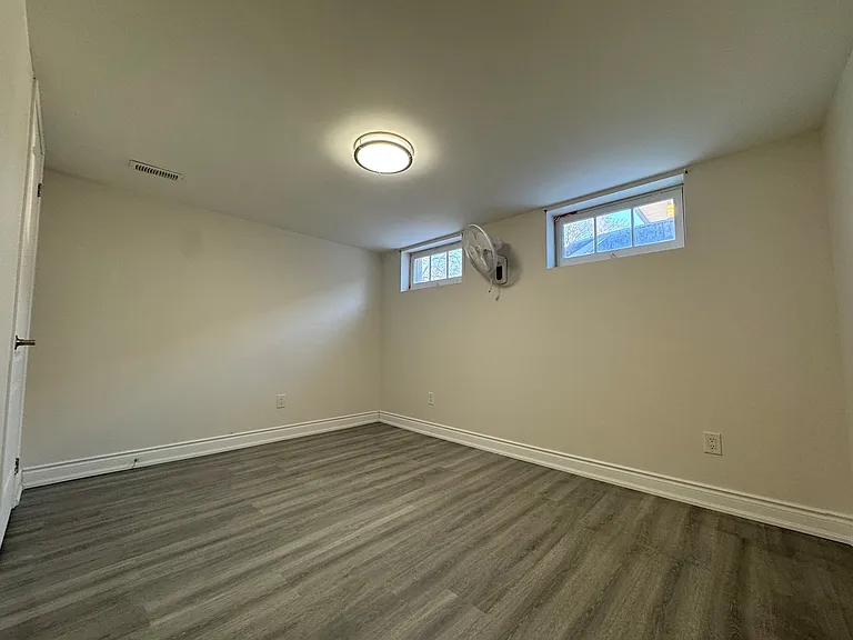 15 Pinecrest Dr #LOWER — Photo 16