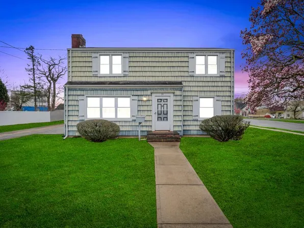 31 James Street, Hicksville, NY 11801