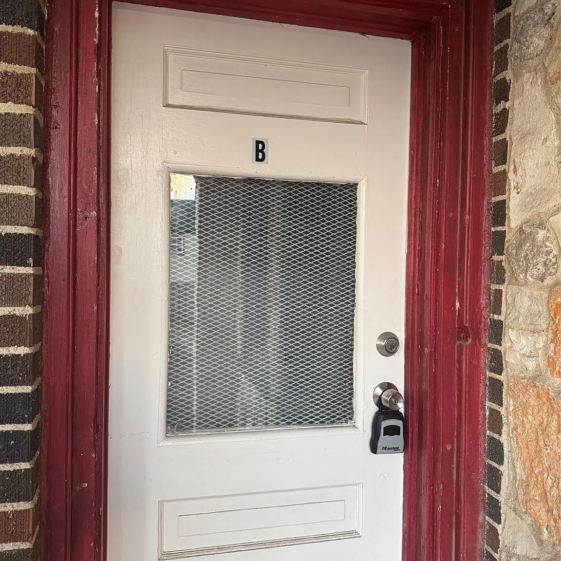 3 bed, 2.5 bath, 1678 sqft, $1,300 — Photo 2