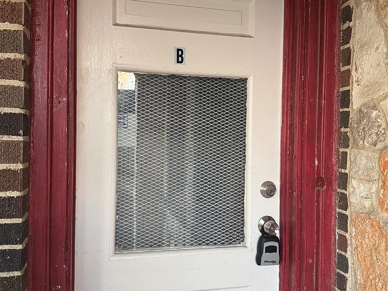 3417 Wisconsin St #B — Photo 2