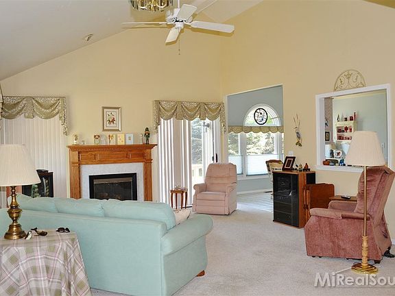 3rd image of 54976 Cambridge Dr