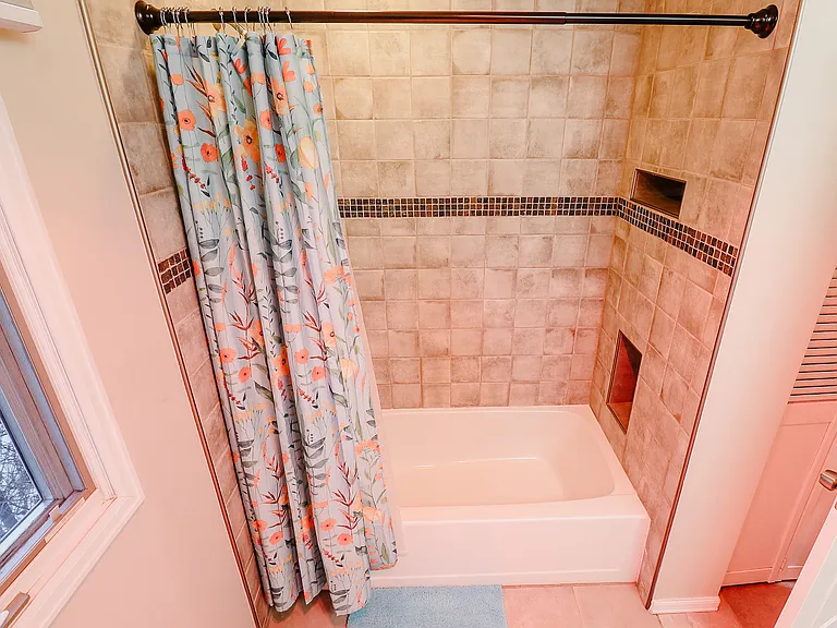 A meticulously clean bathroom, offering a pristine and tranquil space for refreshment and relaxation.